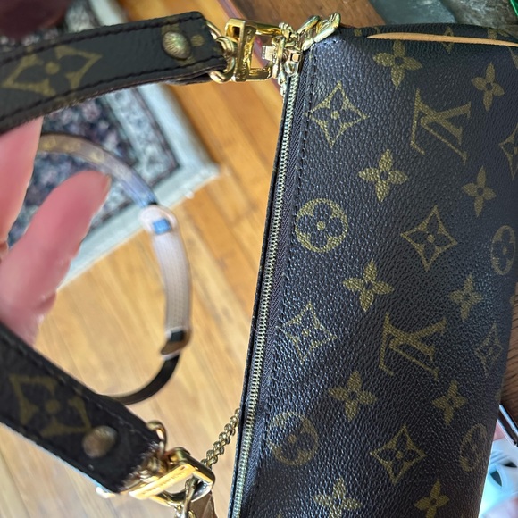 Authentic Louis Vuitton eva.with automatic monogram strap - Picture 7 of 10